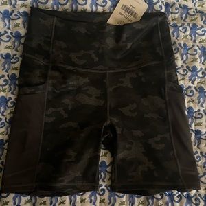 Black camo shorts NWT